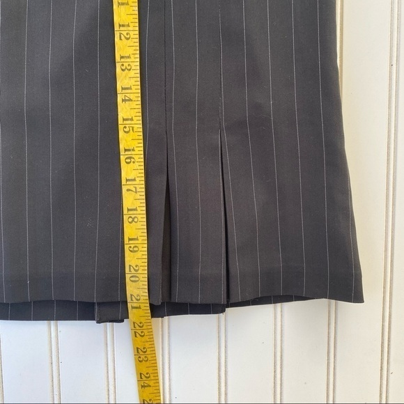 Pinstripe pleated skirt Size 10 NEW - Picture 9 of 10